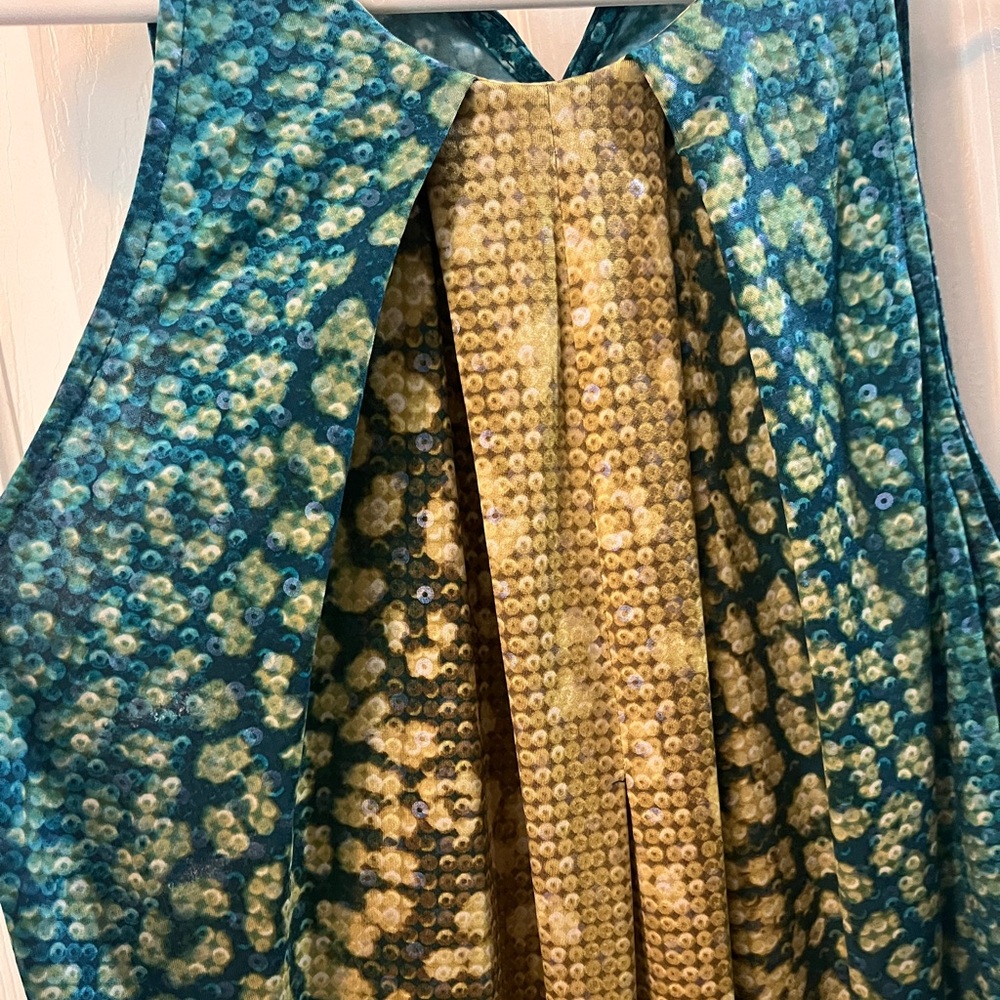 Petite small teal snakeskin print top. Great condition.